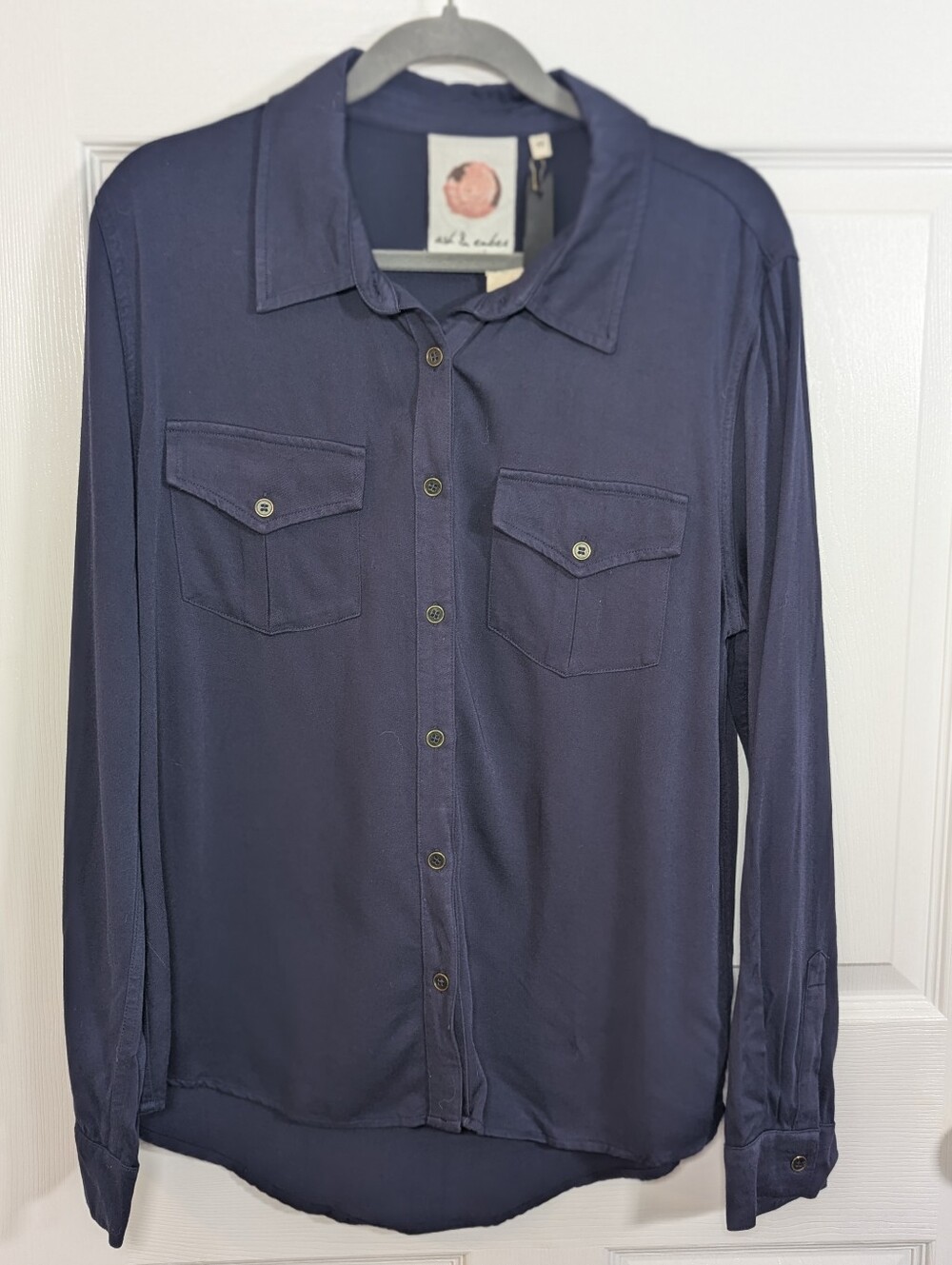 Ash & Ember Brentwood Two-Pocket Button Up Shirt Women’s M Navy 100% Rayon NWT